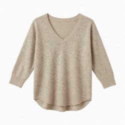 Three-quarter-sleeve V-neck Printed Knit Top with a Curved Hem